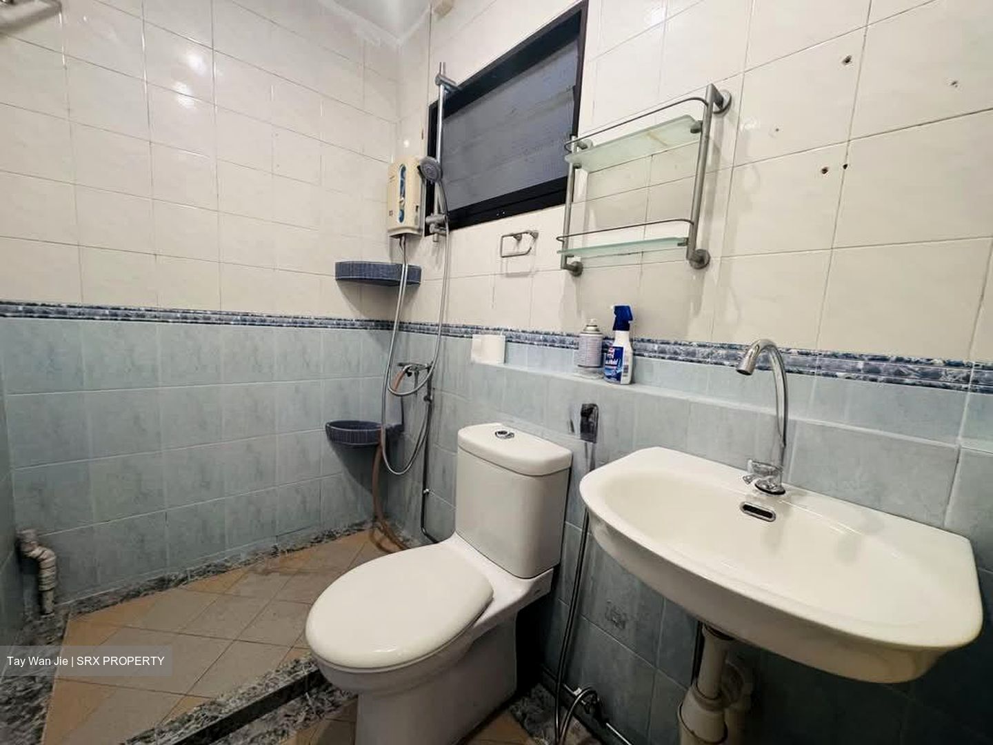 Blk 577 Hougang Avenue 4 (Hougang), HDB Executive #538598941